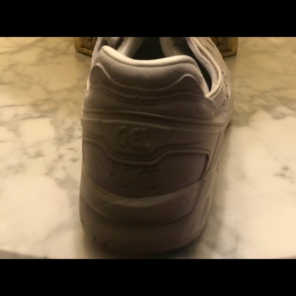 ASICS - Picture 3 of 3